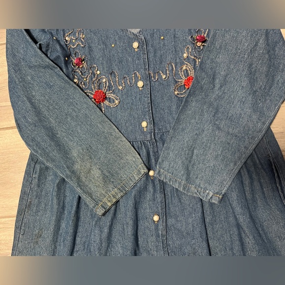 Miss & Mrs Vtg Women’s Blue Medium Denim Flower embroidery decor Dress - Picture 7 of 15